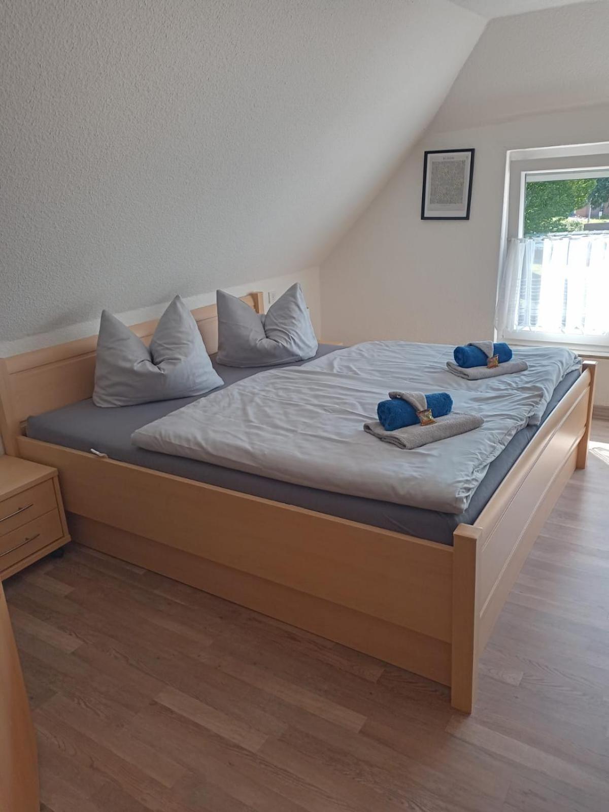 Zentrale Doppelbettzimmer Nordenham Exterior foto