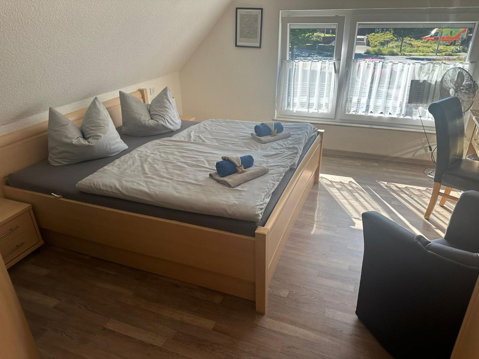 Zentrale Doppelbettzimmer Nordenham Exterior foto